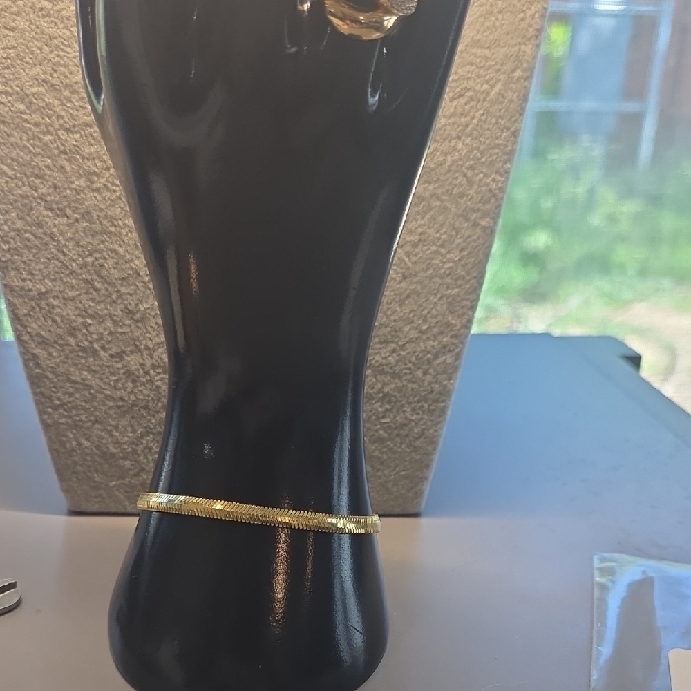 Elegant Gold Bracelet